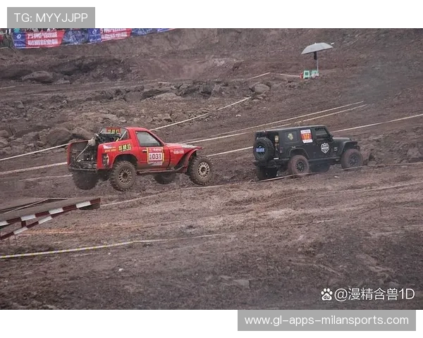 摩托越野冠军腾空20米惊险一跃，全场屏息