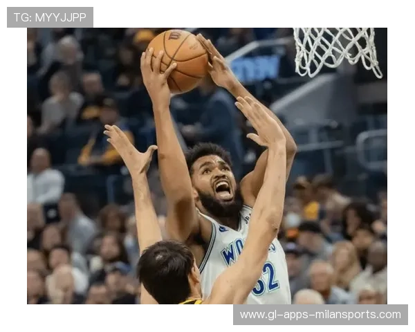 唐斯底线借力强攻得分,森林狼继续掌控局势 唐斯底线借力强攻得分,森林狼继续掌控局势