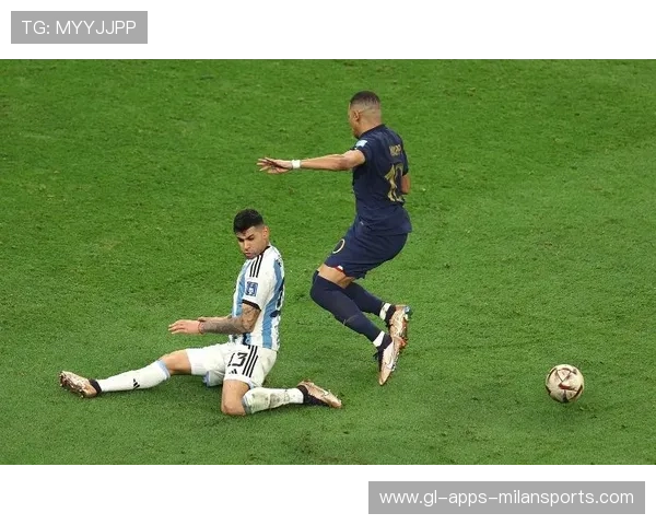 拜仁门前高点争顶带来制胜头球，攻守转换间的致命一击